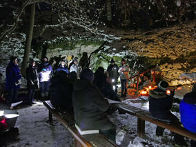 Waldadvent in der Fatima-Grotte (Foto: Karl-Franz Thiede)